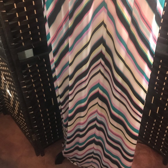 Roz & Ali Maxi Dress 🏖 - Picture 8 of 12